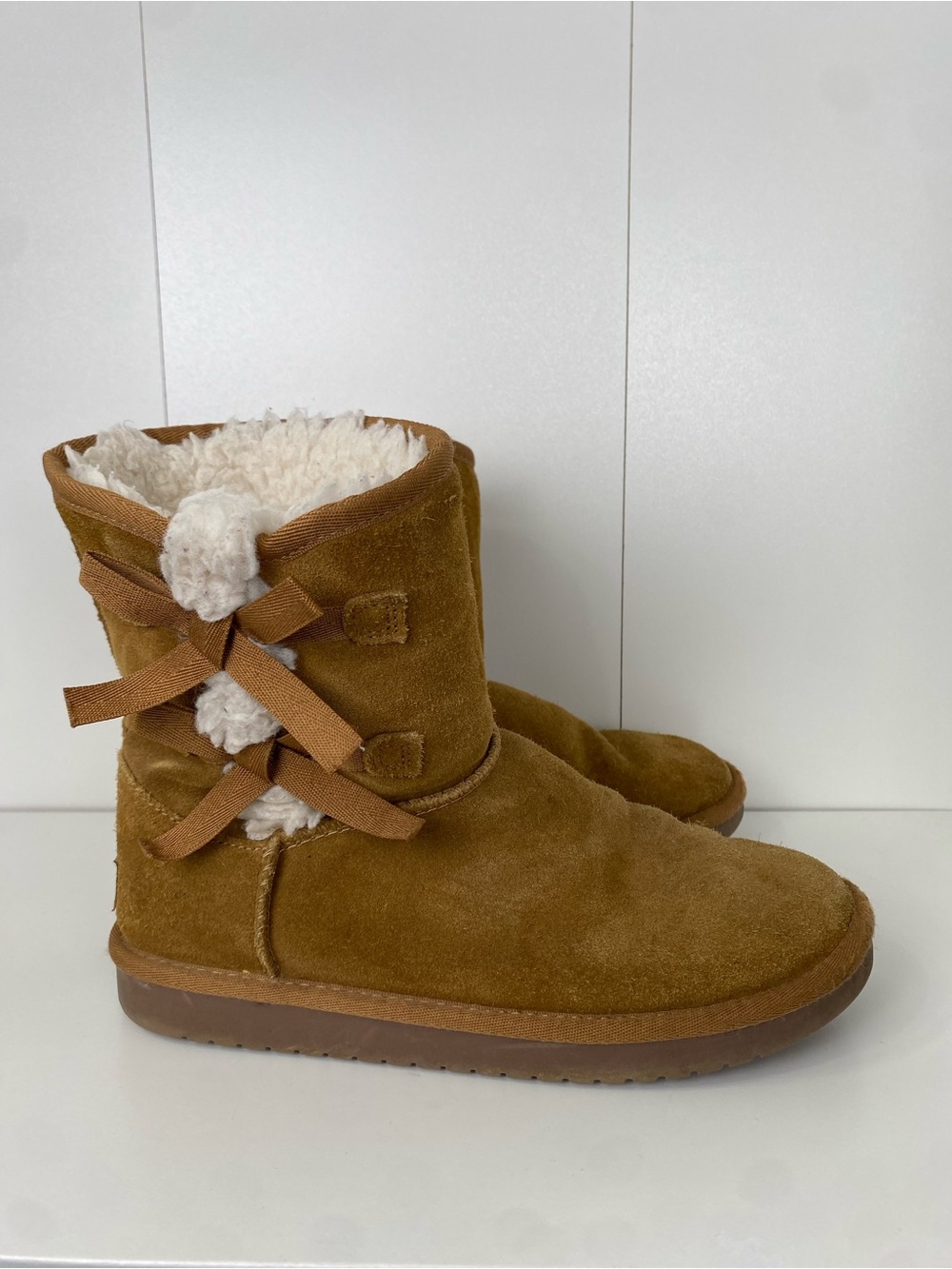 Koolaburra by Ugg Victoria Short Bow Boots Girls size 4